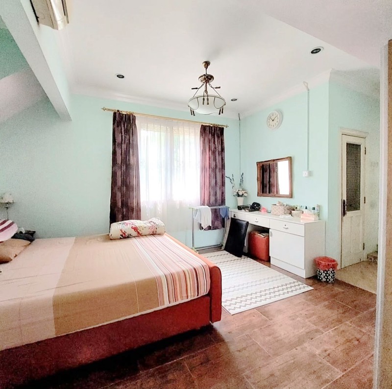 Rumah Bagus Siap Huni dan Asri di cluster Emerald , Bintaro Jaya Sektor 9  