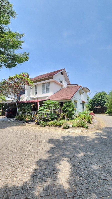Rumah Bagus Siap Huni dan Asri di cluster Emerald , Bintaro Jaya Sektor 9  