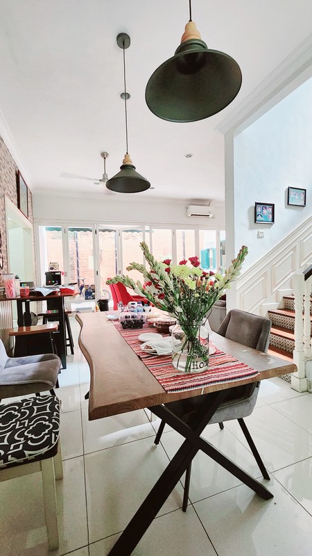 Rumah Bagus Siap Huni dan Asri di cluster Emerald , Bintaro Jaya Sektor 9  