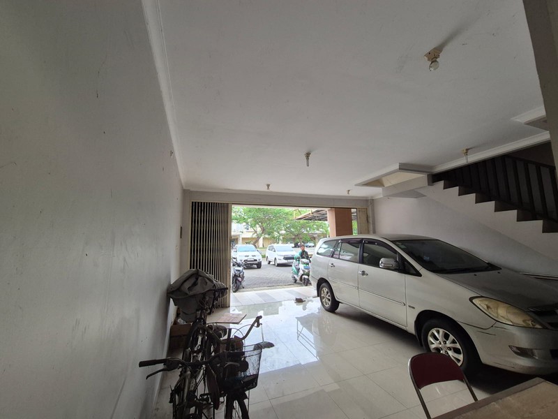 Ruko lantai 1 di Harapan Indah Bekasi