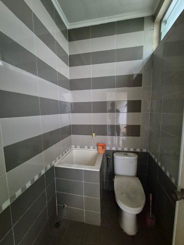 Ruko lantai 1 di Harapan Indah Bekasi