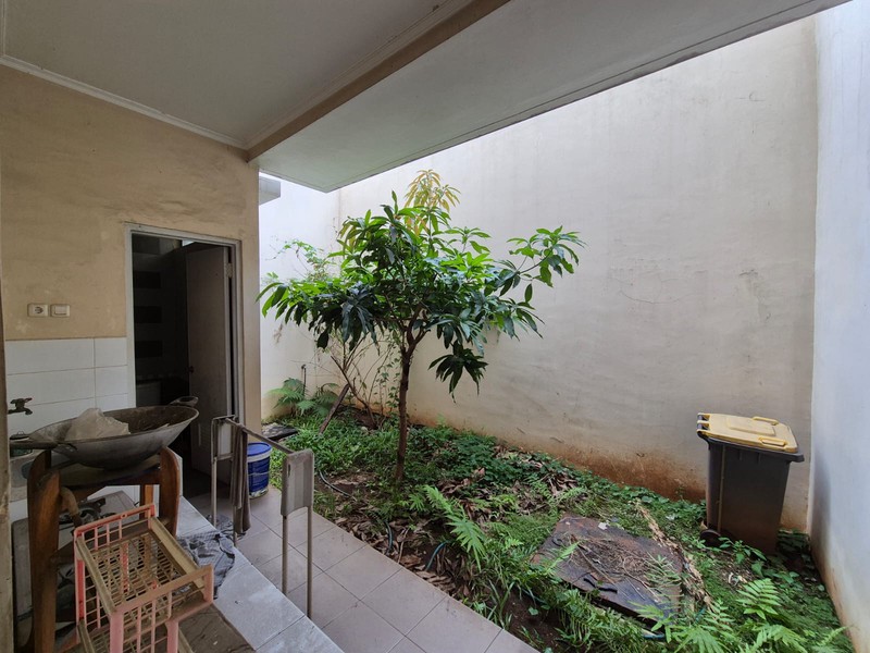 Ruko lantai 1 di Harapan Indah Bekasi