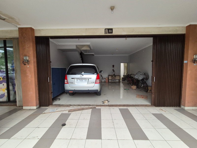 Ruko lantai 1 di Harapan Indah Bekasi