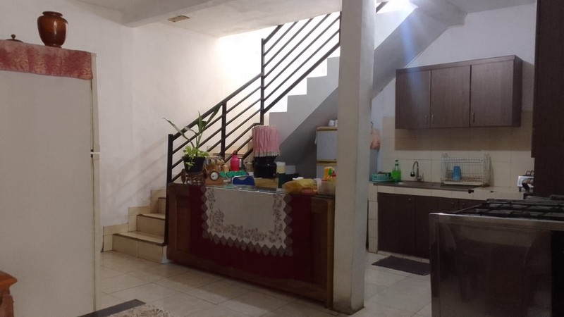 Rumah Cantik, Lingkungan Nyaman Asri Depan Taman, Di Tebet Timur, Selangkah Dari St. KA Cawang