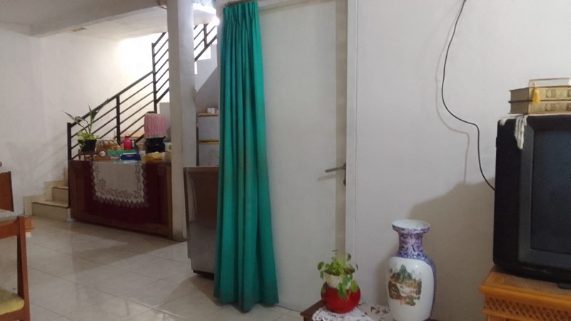 Rumah Cantik, Lingkungan Nyaman Asri Depan Taman, Di Tebet Timur, Selangkah Dari St. KA Cawang