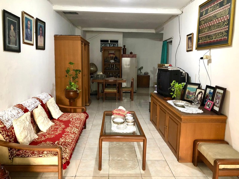 Rumah Cantik, Lingkungan Nyaman Asri Depan Taman, Di Tebet Timur, Selangkah Dari St. KA Cawang