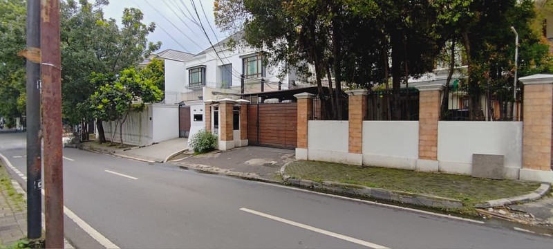 Rumah Lama di Kawasan Menteng - Jakarta Pusat (Hitung Tanah)