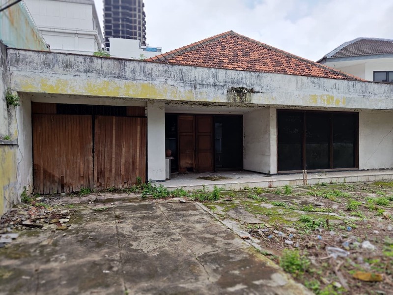 Rumah Lama di Kawasan Menteng - Jakarta Pusat (Hitung Tanah)