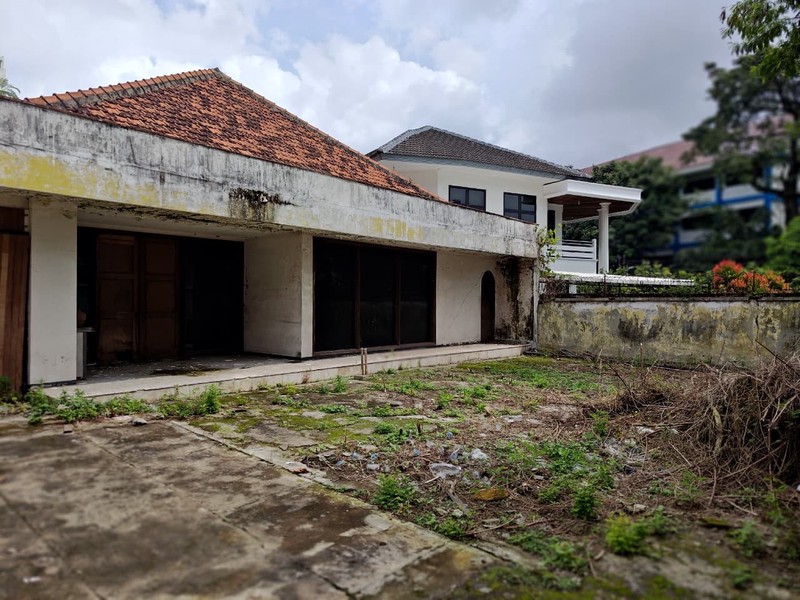 Rumah Lama di Kawasan Menteng - Jakarta Pusat (Hitung Tanah)