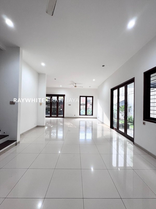 Rumah Dalam Compound Lingkungan Tenang Area Cipete