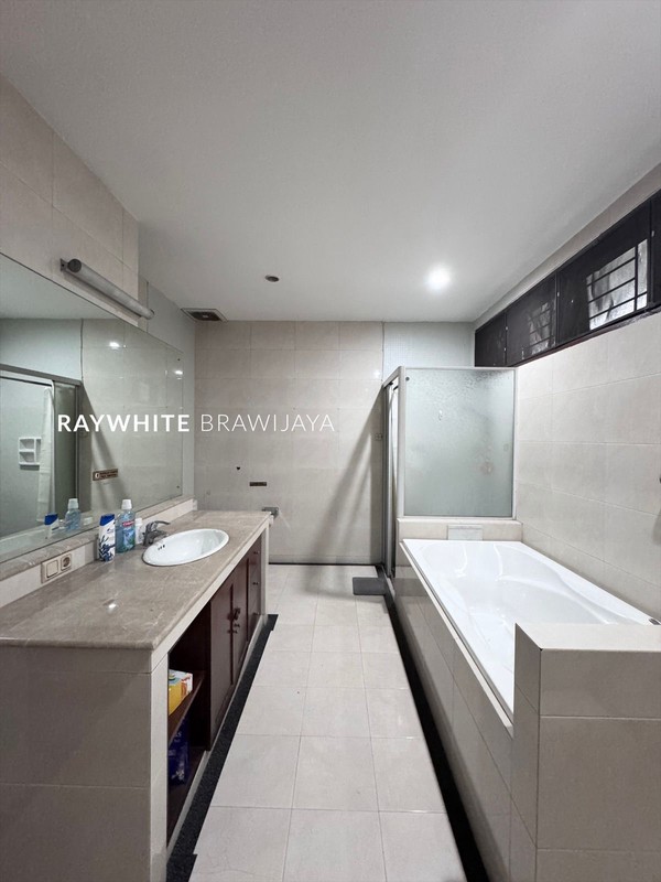 Rumah Dalam Compound Lingkungan Tenang Area Cipete