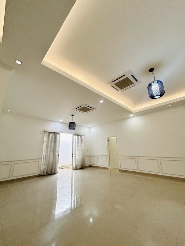 Rumah Modern Tropical Cocok Untuk Kantor, Klinik atau Hunian di Bangka, Kemang.