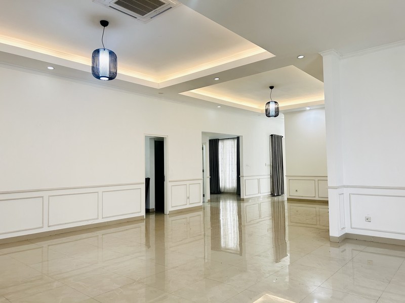 Rumah Modern Tropical Cocok Untuk Kantor, Klinik atau Hunian di Bangka, Kemang.