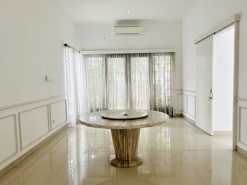 Rumah Modern Tropical Cocok Untuk Kantor, Klinik atau Hunian di Bangka, Kemang.