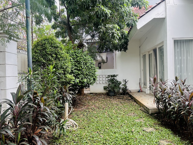 Rumah Modern Tropical Cocok Untuk Kantor, Klinik atau Hunian di Bangka, Kemang.