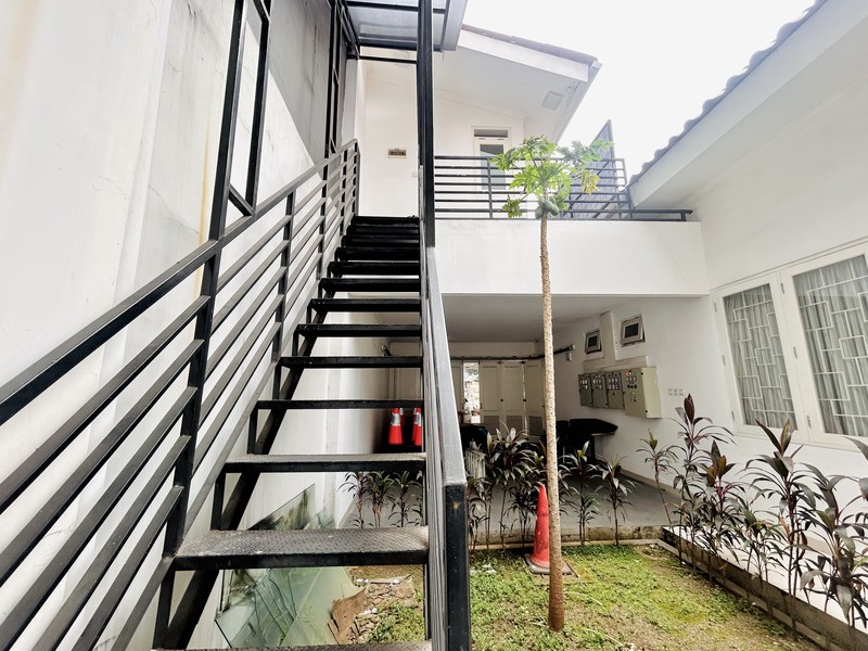 Rumah Modern Tropical Cocok Untuk Kantor, Klinik atau Hunian di Bangka, Kemang.