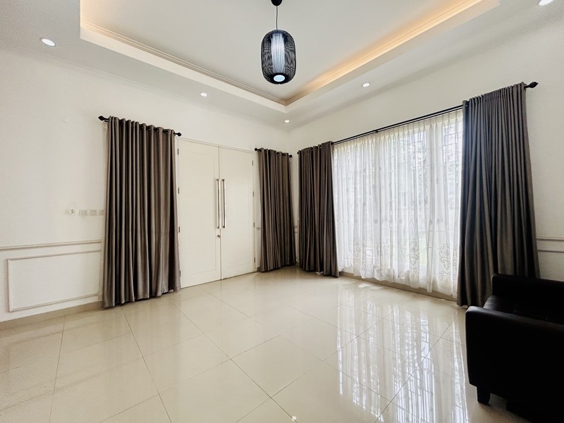 Rumah Modern Tropical Cocok Untuk Kantor, Klinik atau Hunian di Bangka, Kemang.