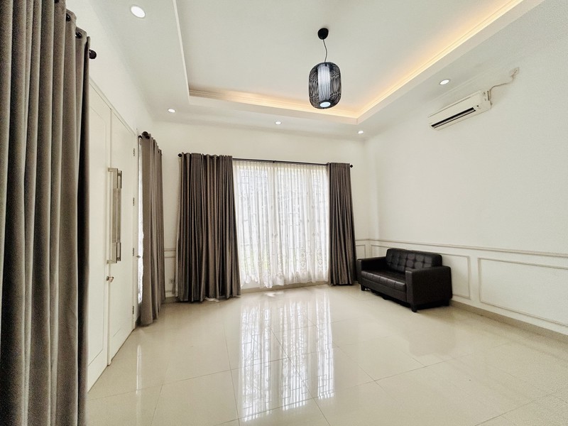 Rumah Modern Tropical Cocok Untuk Kantor, Klinik atau Hunian di Bangka, Kemang.