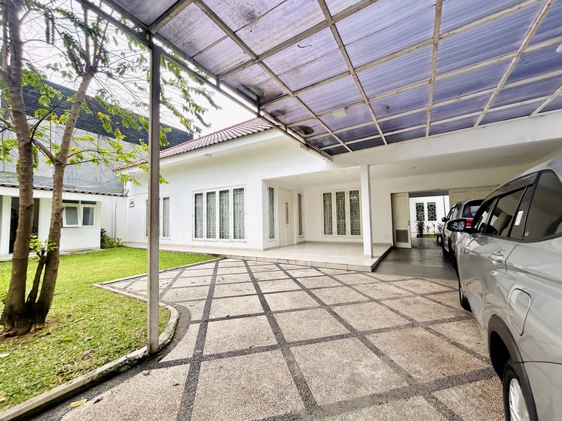 Rumah Modern Tropical Cocok Untuk Kantor, Klinik atau Hunian di Bangka, Kemang.