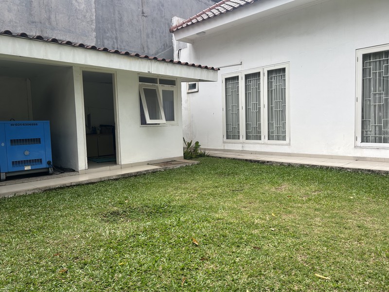 Rumah Modern Tropical Cocok Untuk Kantor, Klinik atau Hunian di Bangka, Kemang.