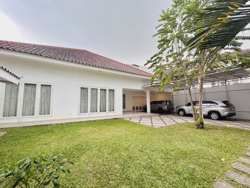 Rumah Modern Tropical Cocok Untuk Kantor, Klinik atau Hunian di Bangka, Kemang.