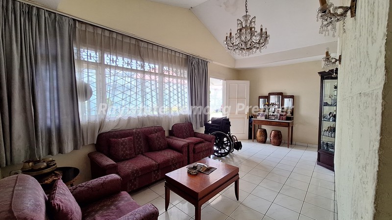 Rumah Kuldesak Lingkungan private , Tenang 