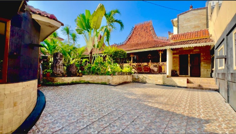 [DIJUAL] Rumah dengan Halaman Luas Kamar Banyak Cocok Untuk Kos atau Hostel (SHM)