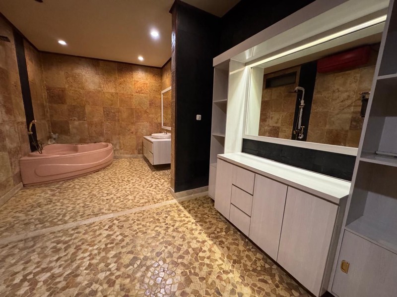 [DIJUAL] Rumah dengan Halaman Luas Kamar Banyak Cocok Untuk Kos atau Hostel (SHM)