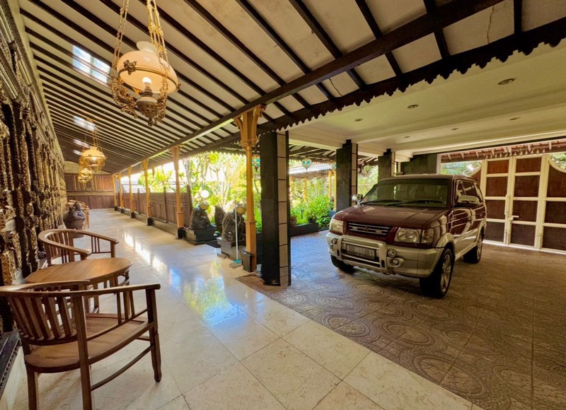 [DIJUAL] Rumah dengan Halaman Luas Kamar Banyak Cocok Untuk Kos atau Hostel (SHM)