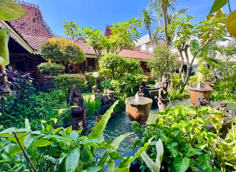 [DIJUAL] Rumah dengan Halaman Luas Kamar Banyak Cocok Untuk Kos atau Hostel (SHM)