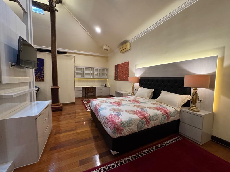 [DIJUAL] Rumah dengan Halaman Luas Kamar Banyak Cocok Untuk Kos atau Hostel (SHM)