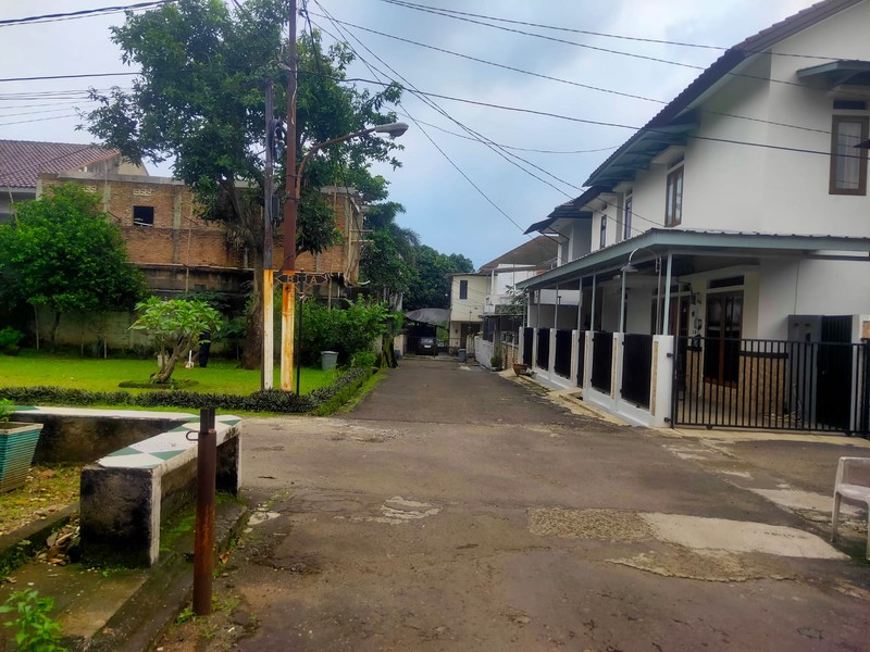 Rumah Cluster View Danau di Ciputat Dekat Stasiun Kereta Api