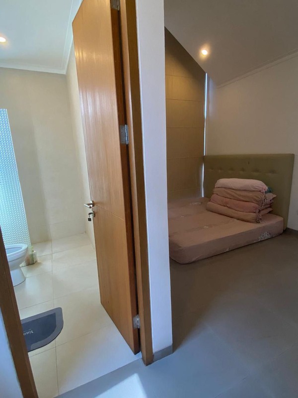 Best Price. Rumah bagus Cluster Somerhill House, Serua Ciputat