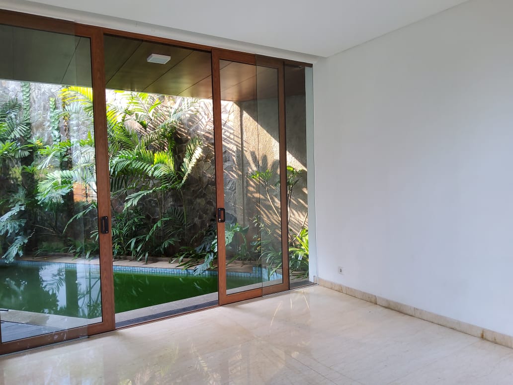 Rumah Baru Minimalis & Nyaman dekat Patra Kuningan Siap Huni, Jakarta Selatan..