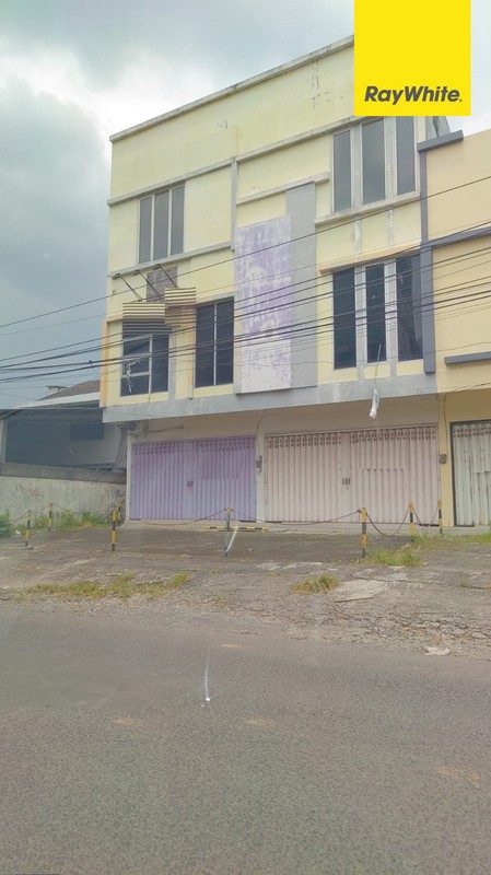 Dijual Ruko 3 lantai di Jalan Raya Kuwukan Surabaya Barat