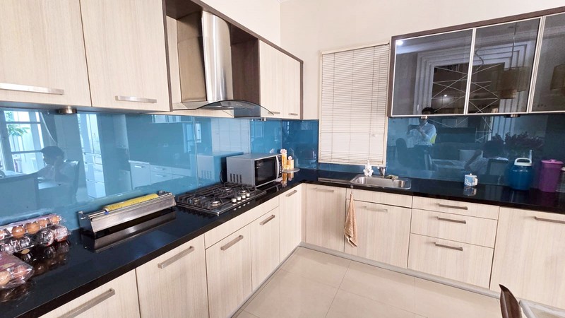 Rumah Dekat Galaxy Mall Surabaya Timur, Puri Galaxy Bougenville Cove, MEWAH, Furnished, SIAP HUNI