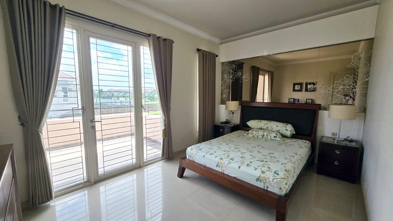 Rumah Dekat Galaxy Mall Surabaya Timur, Puri Galaxy Bougenville Cove, MEWAH, Furnished, SIAP HUNI