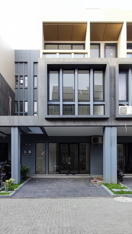 Flash Sale. Ruko modern Ruko Delrey Business Townhouse, BSD