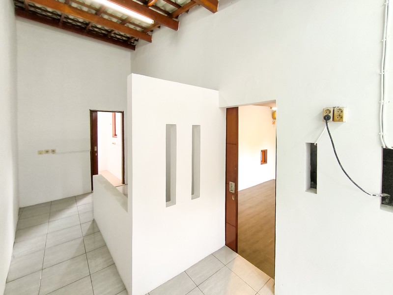 Rumah Siap Huni dengan halaman luas di Cilandak Permai Raya, Jakarta Selatan