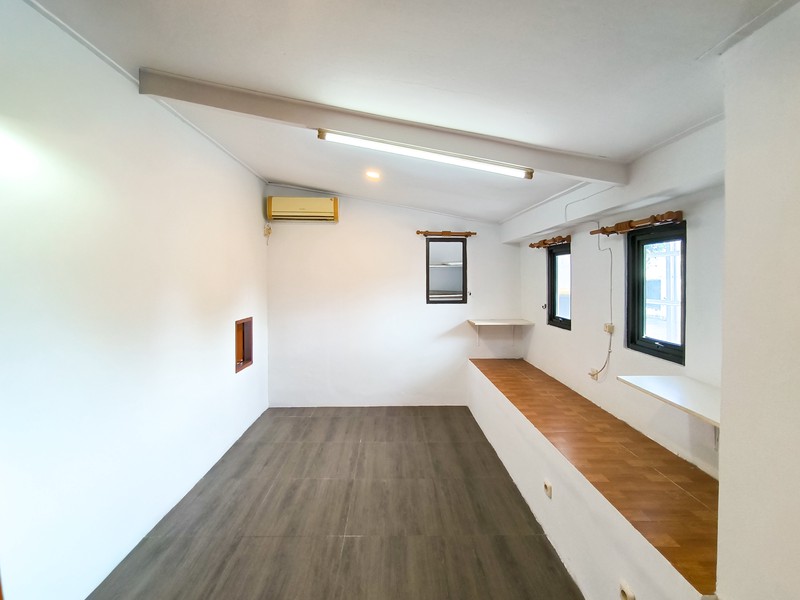 Rumah Siap Huni dengan halaman luas di Cilandak Permai Raya, Jakarta Selatan