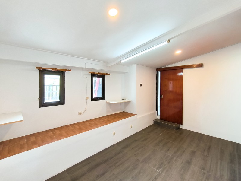 Rumah Siap Huni dengan halaman luas di Cilandak Permai Raya, Jakarta Selatan