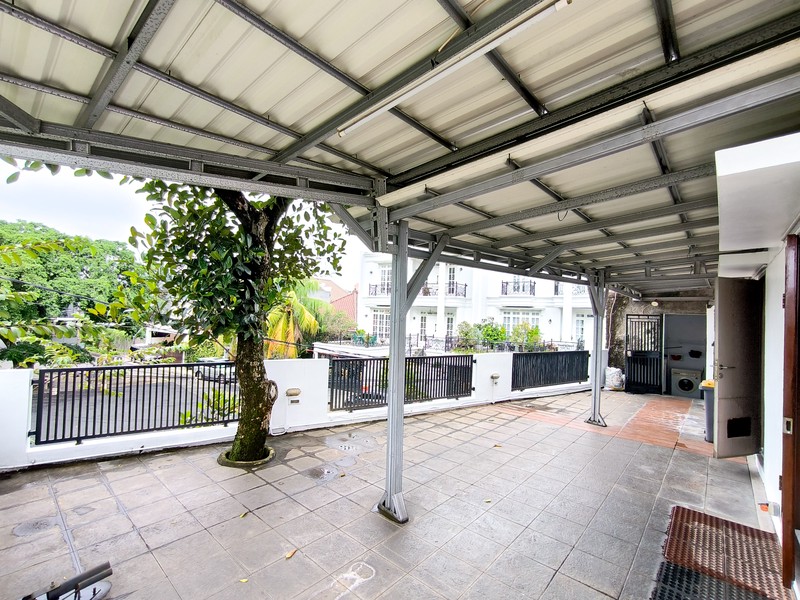 Rumah Siap Huni dengan halaman luas di Cilandak Permai Raya, Jakarta Selatan