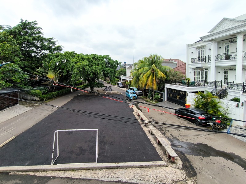 Rumah Siap Huni dengan halaman luas di Cilandak Permai Raya, Jakarta Selatan