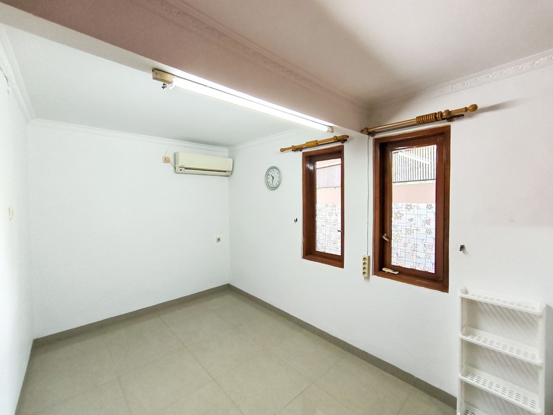 Rumah Siap Huni dengan halaman luas di Cilandak Permai Raya, Jakarta Selatan