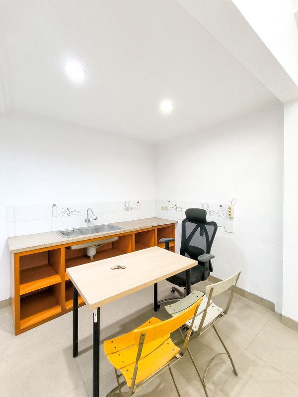 Rumah Siap Huni dengan halaman luas di Cilandak Permai Raya, Jakarta Selatan