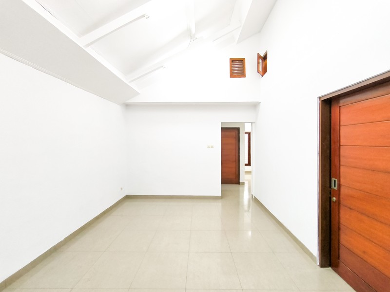 Rumah Siap Huni dengan halaman luas di Cilandak Permai Raya, Jakarta Selatan