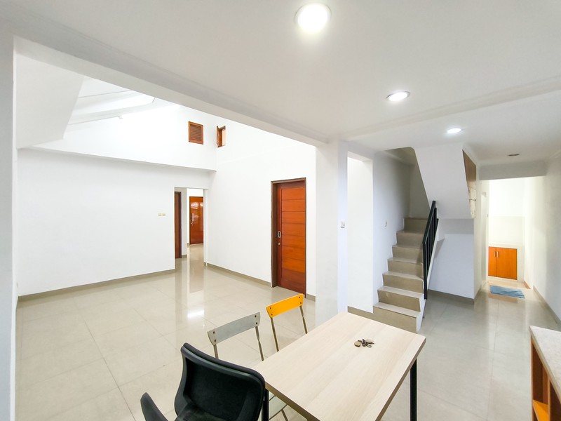 Rumah Siap Huni dengan halaman luas di Cilandak Permai Raya, Jakarta Selatan