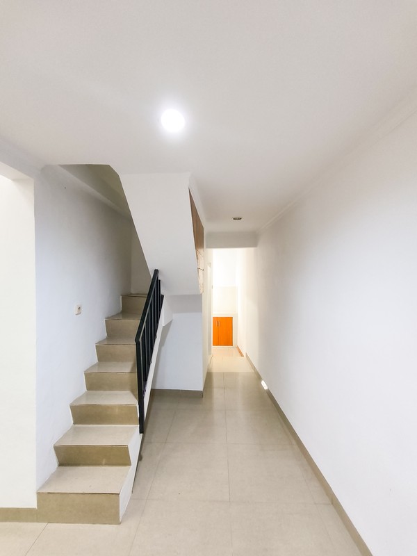 Rumah Siap Huni dengan halaman luas di Cilandak Permai Raya, Jakarta Selatan