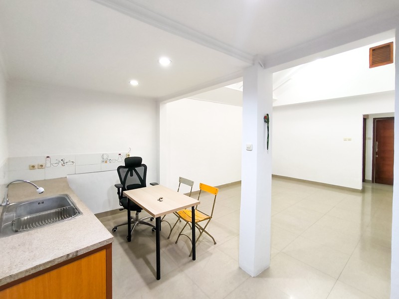 Rumah Siap Huni dengan halaman luas di Cilandak Permai Raya, Jakarta Selatan