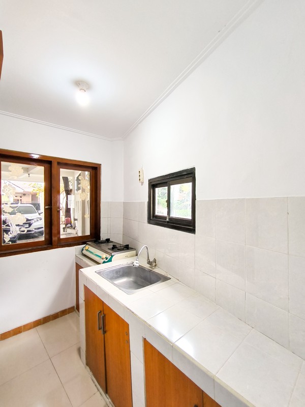 Rumah Siap Huni dengan halaman luas di Cilandak Permai Raya, Jakarta Selatan